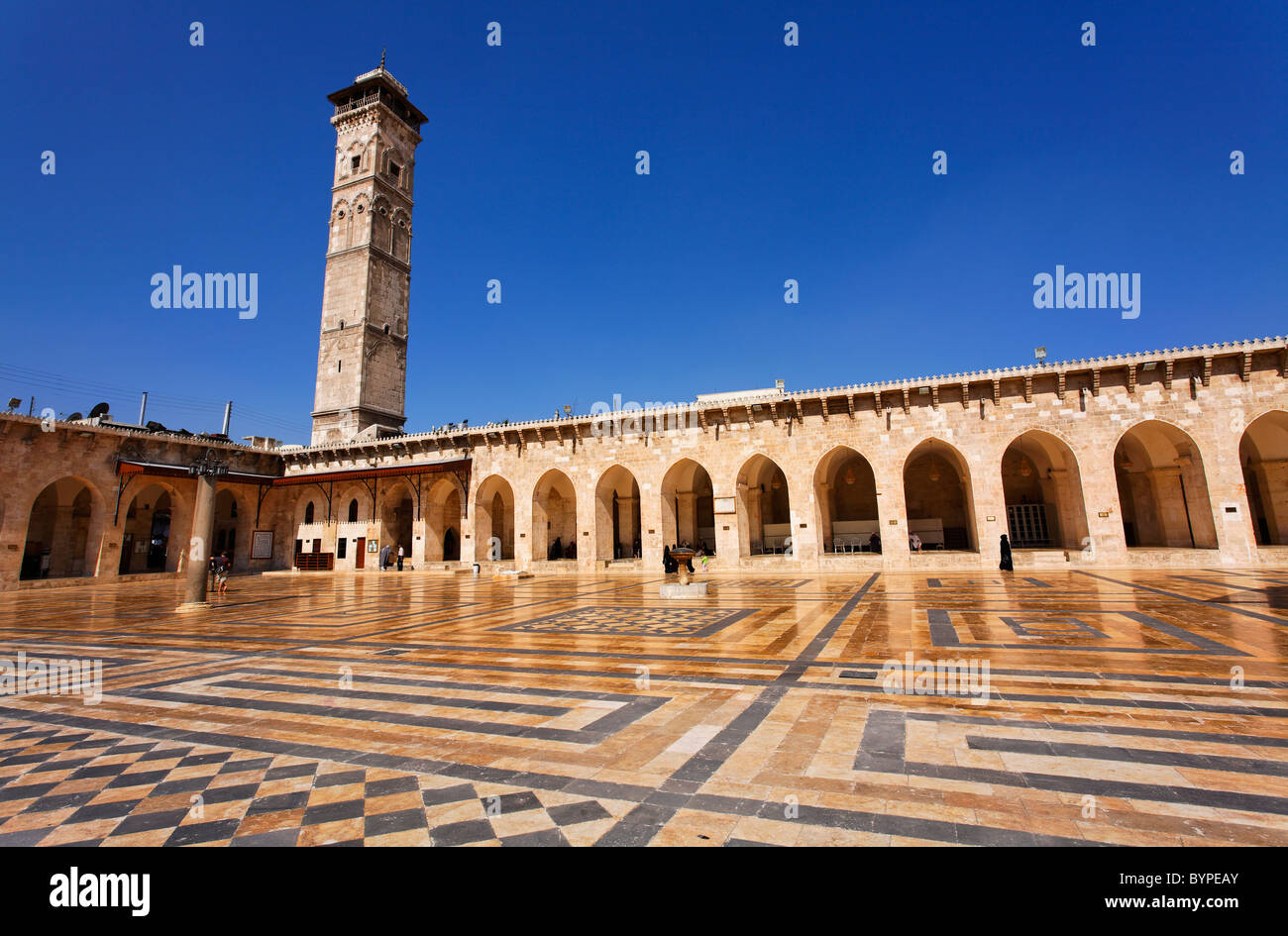 Il cortile della grande moschea di Aleppo, Siria Foto Stock