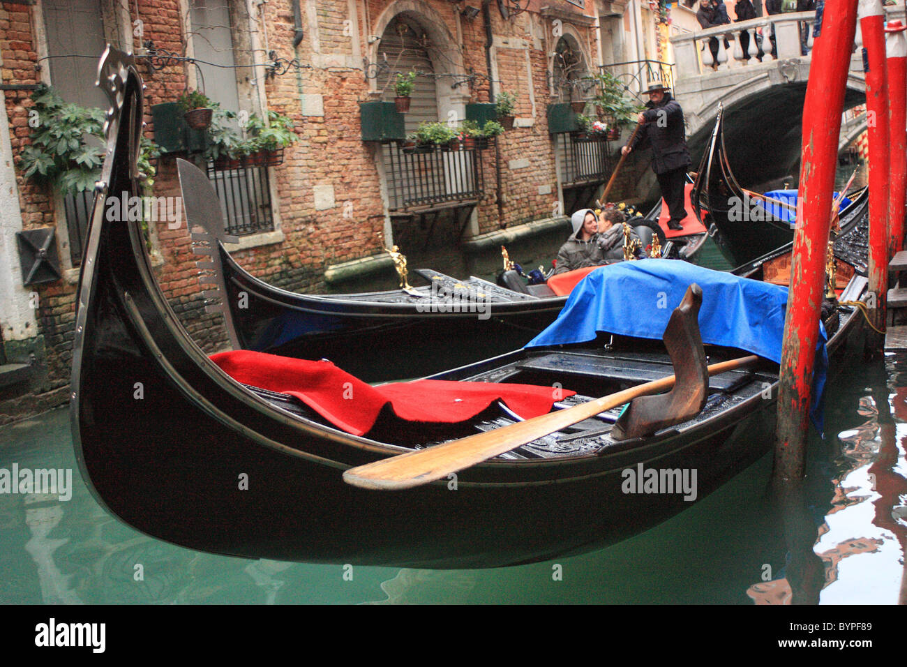 Il giro in Gondola a Venezia, Italia Foto Stock