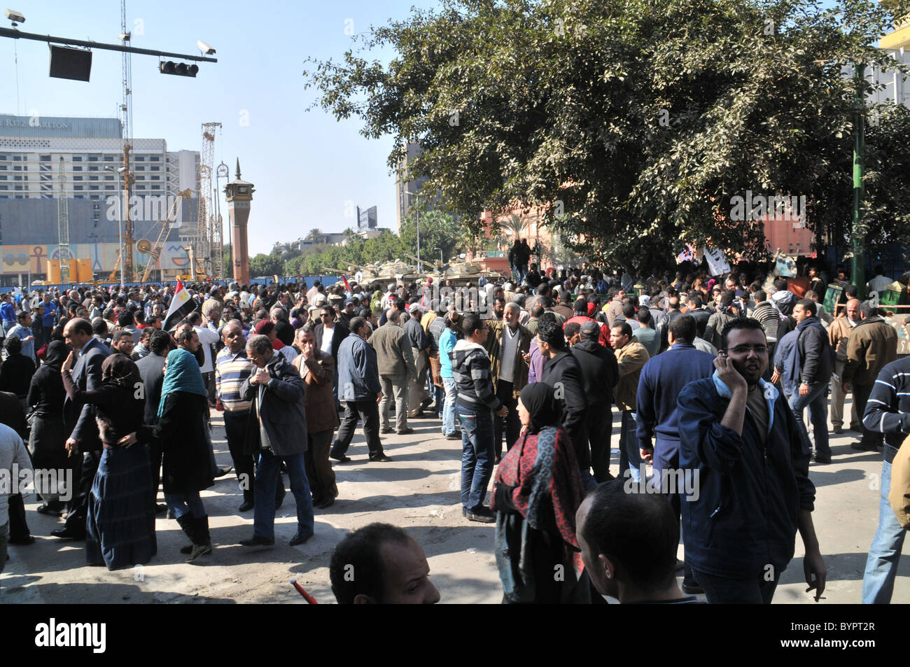 Scene in ed intorno a Tahrir Sq come pro-democrazia manifestanti assemblare al cambiamento della domanda e la rimozione del Presidente Mubarak. Foto Stock