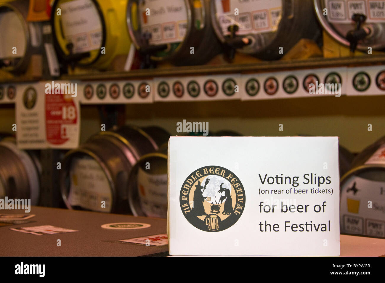 Svinatura e Stillage   scivola di voto per il 7° Pendle festa della birra. Colne Lancashire, Regno Unito Foto Stock