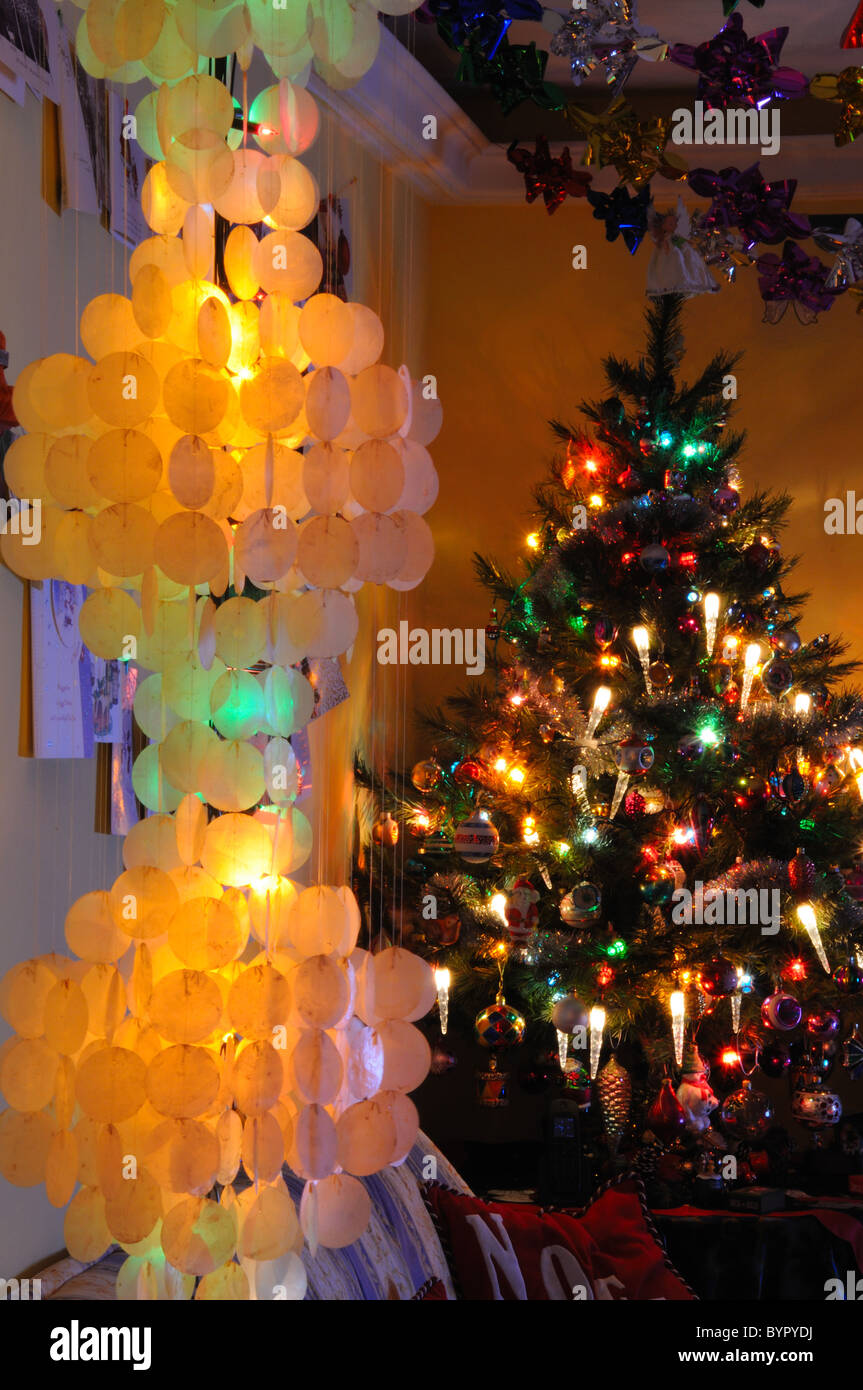 Albero di Natale e la shell di lampada. Foto Stock