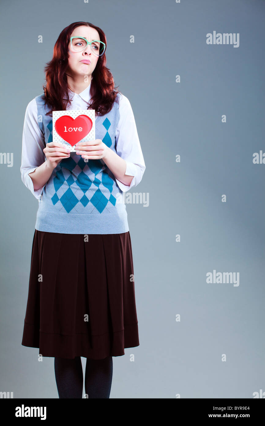 Geeky ragazza triste con amore card Foto Stock