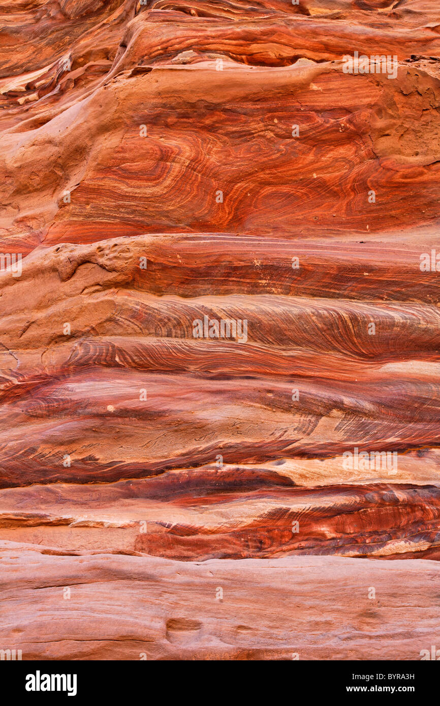 Modelli naturali nella roccia di Petra, Giordania Foto Stock