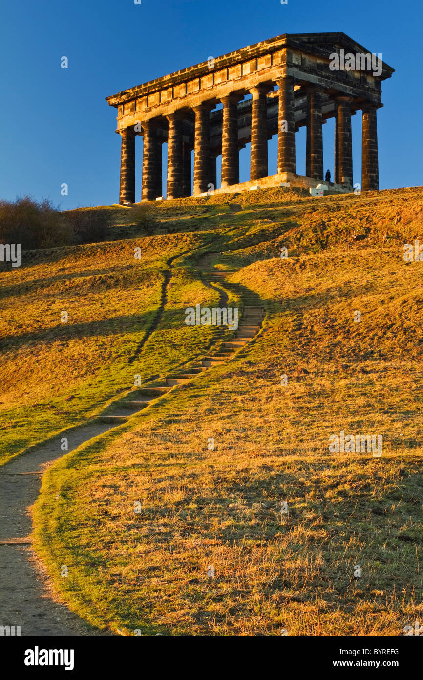 Penshaw (o il Conte di Durham) monumento, una follia costruito nel 1844 sulla collina Penshaw vicino a Sunderland, Tyne and Wear, Inghilterra Foto Stock