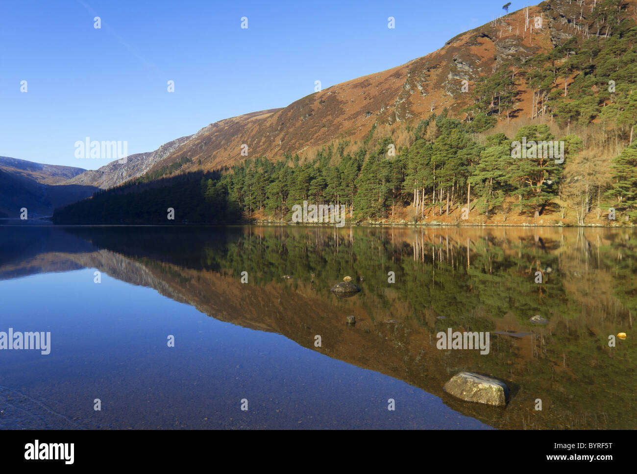 Glendalough lago superiore in Irlanda. Foto Stock