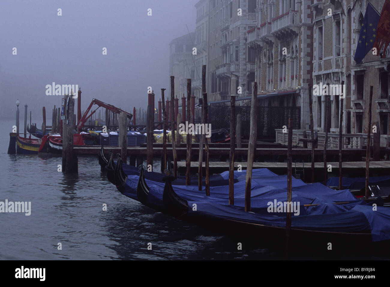 Un inizio di mattina di primavera sul Canal Grande a Venezia Foto Stock