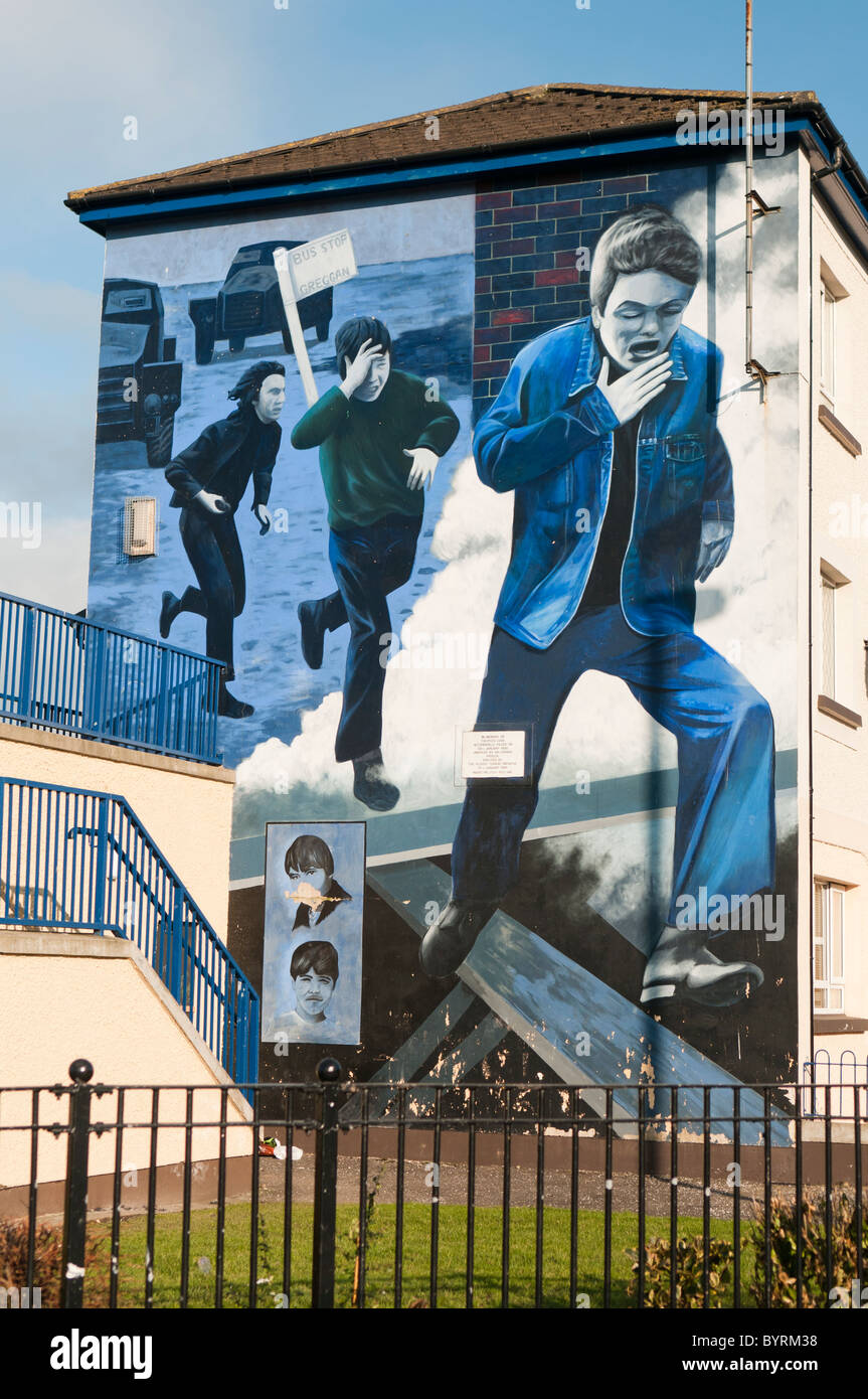 Il murale raffigurante tre uomini in esecuzione da esercito britannico Foto Stock