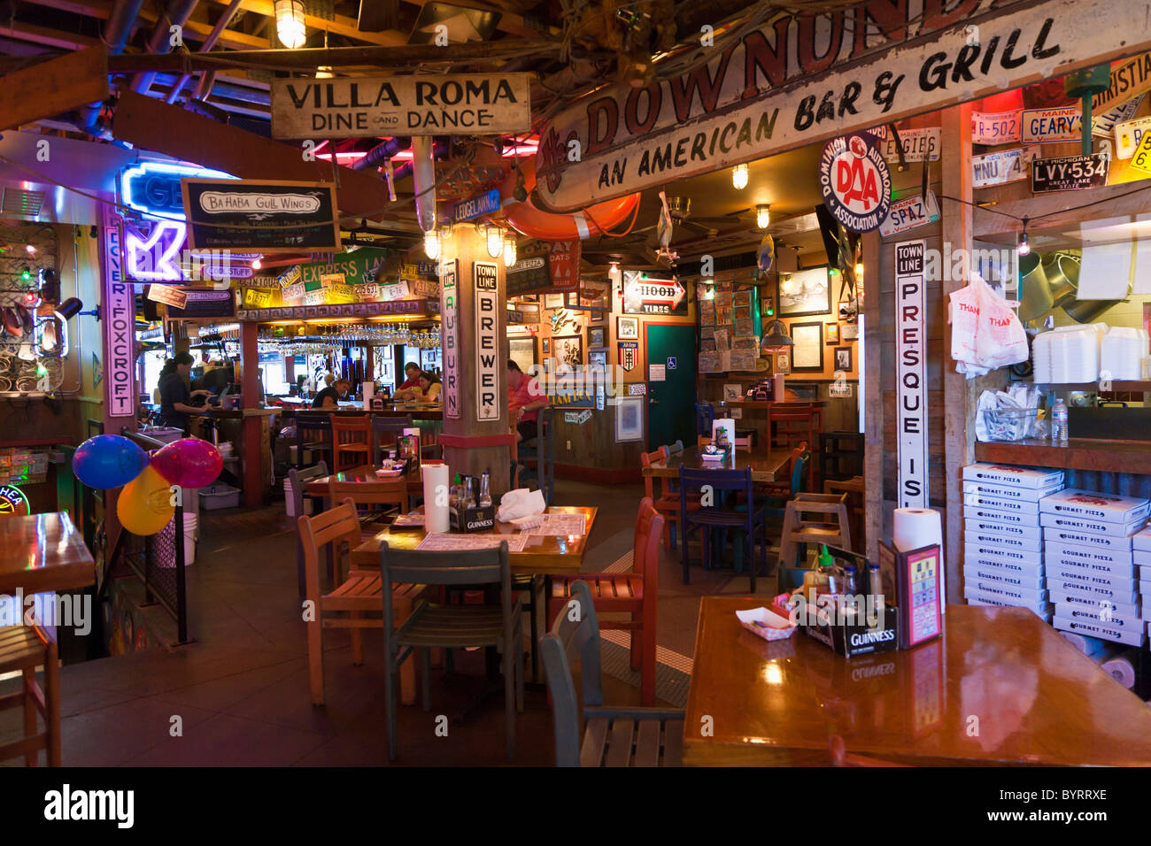 Interno del ristorante e bar sulla strada principale in Bar Harbor, Maine Foto Stock