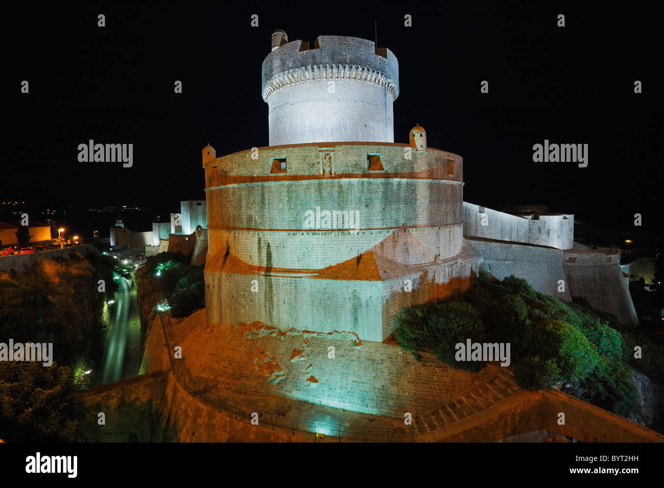 Le mura della città di notte, Dubrovnik, Croazia, del patrimonio Foto Stock