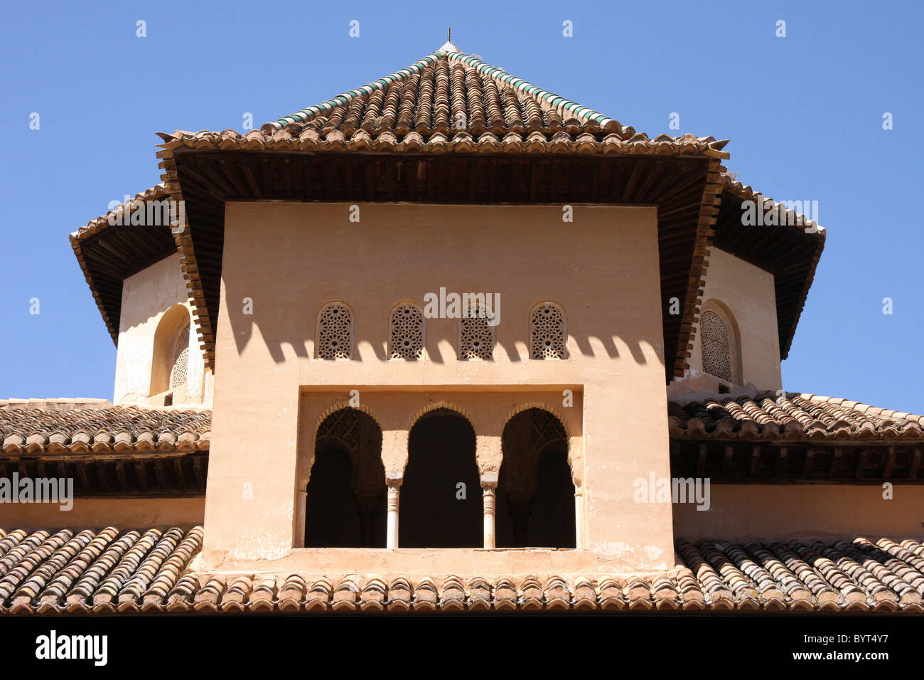 Design moresco nel palazzo dell'Alhambra di Granada Foto Stock