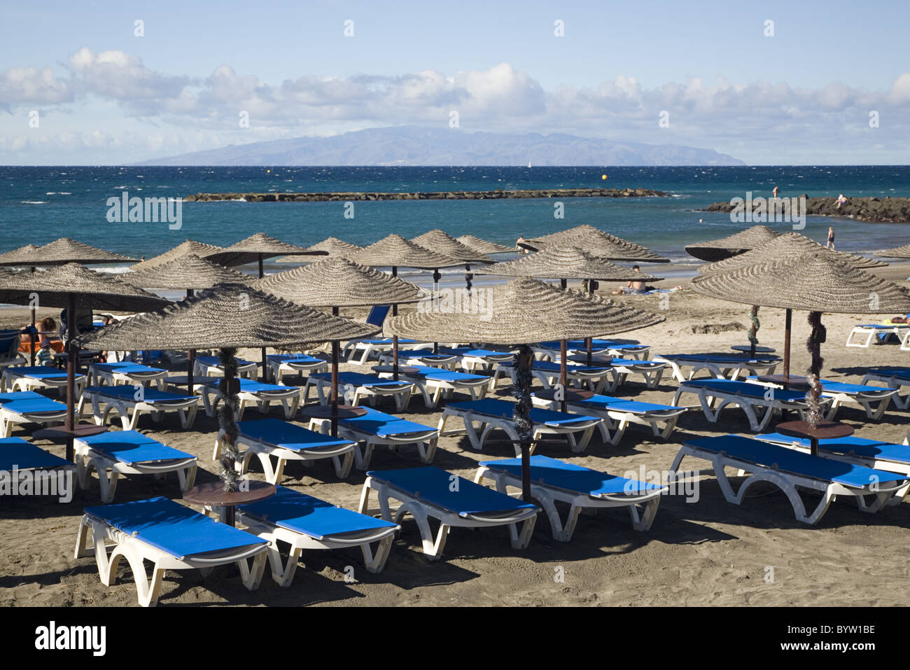 Playa Fañabe con l'isola di La Gomera in background, Playa de las Americas, Tenerife, Isole Canarie, Spagna Foto Stock
