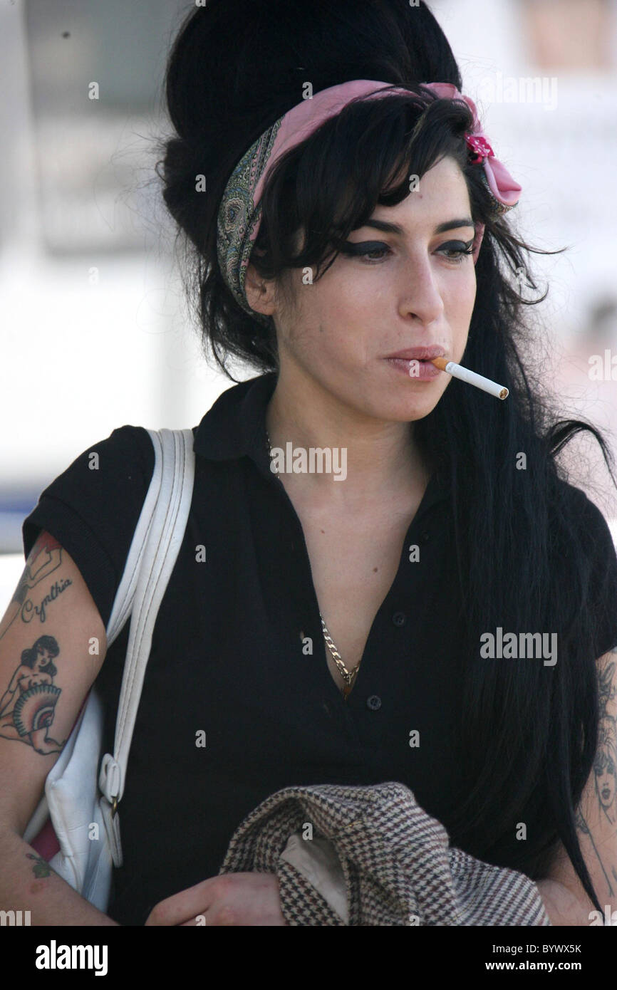 fumare-amy-winehouse-090707-immagini-e-fotografie-stock-ad-alta
