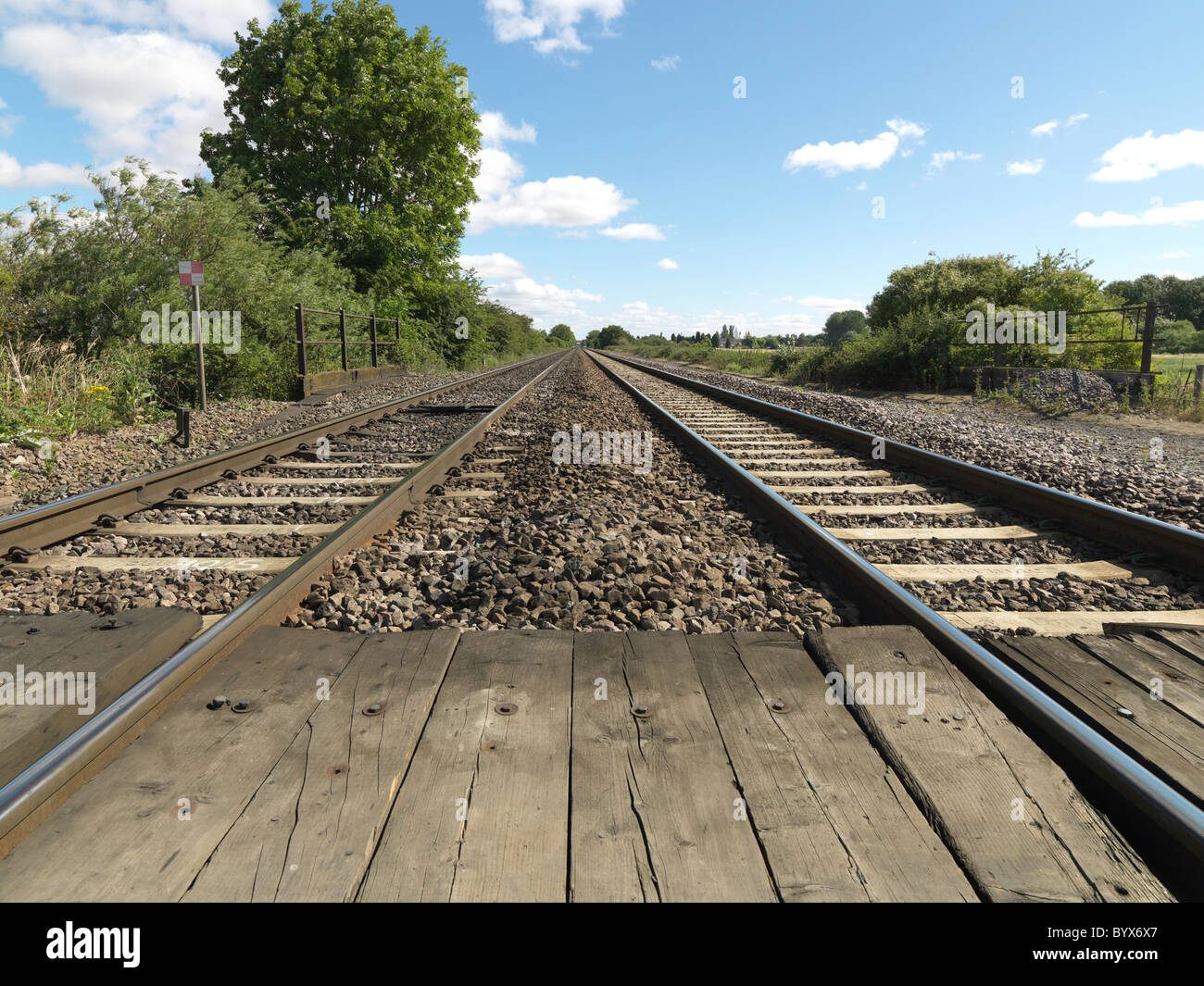 Visualizza in basso i binari ferroviari Foto Stock