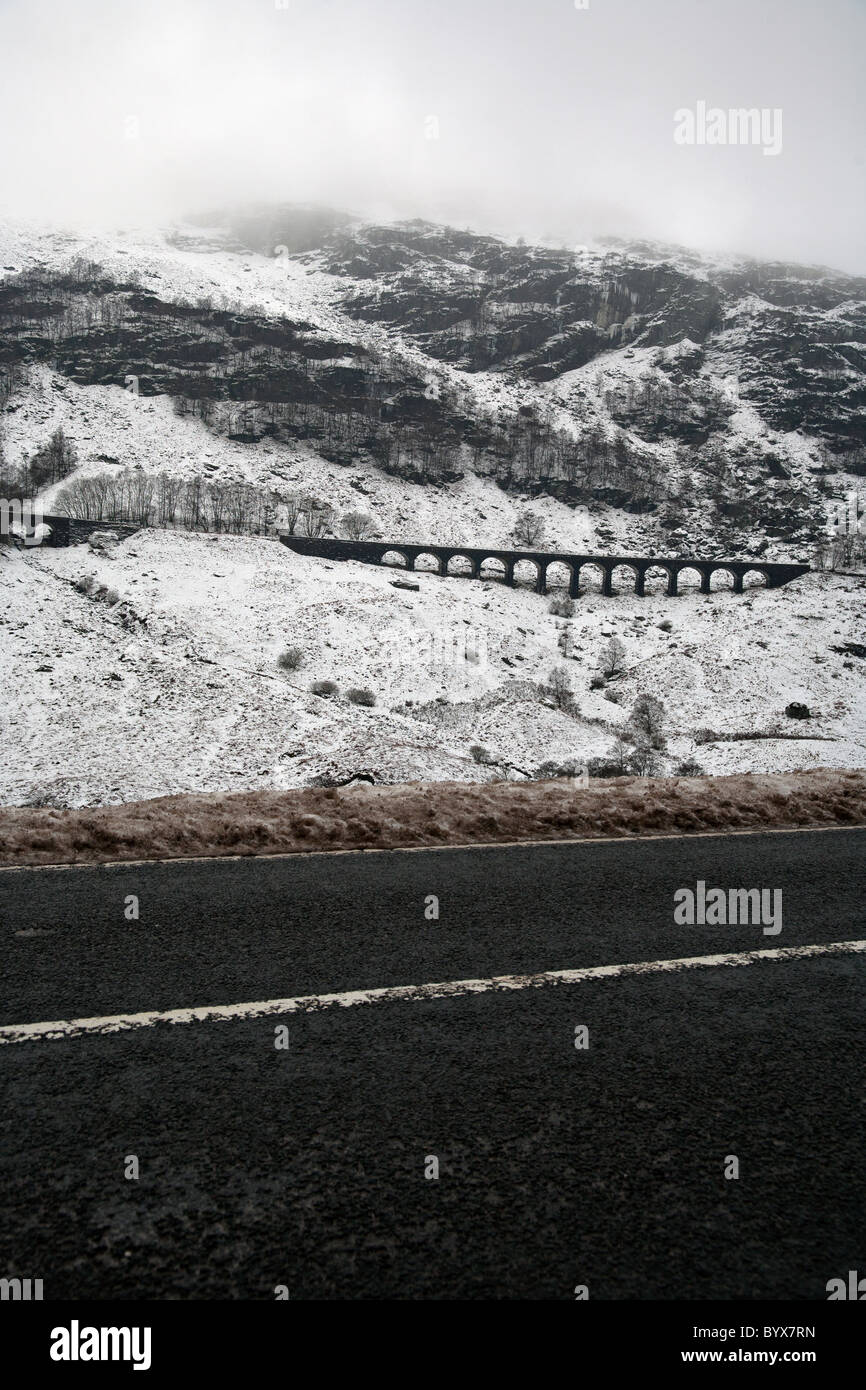 Glen Ogle viadotto dalla a85 strada in Scozia Foto Stock