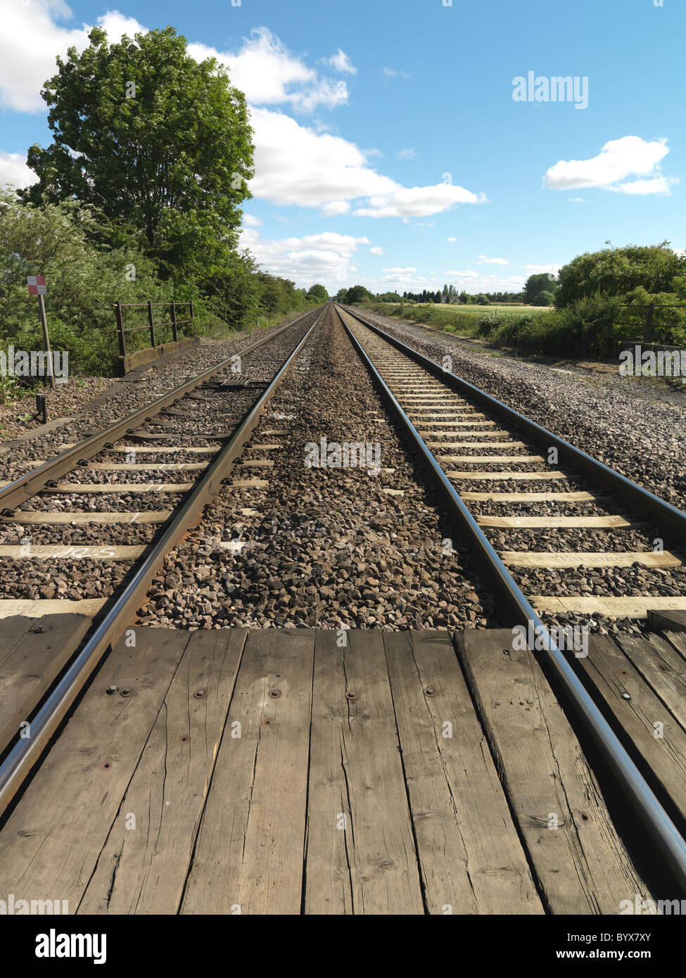 Visualizza in basso i binari ferroviari Foto Stock