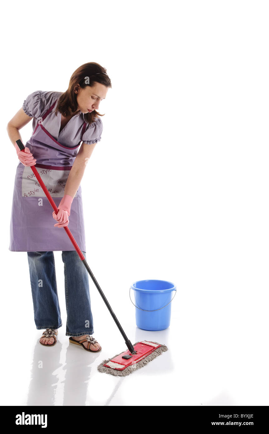 La casalinga donna delle pulizie con mop Foto Stock
