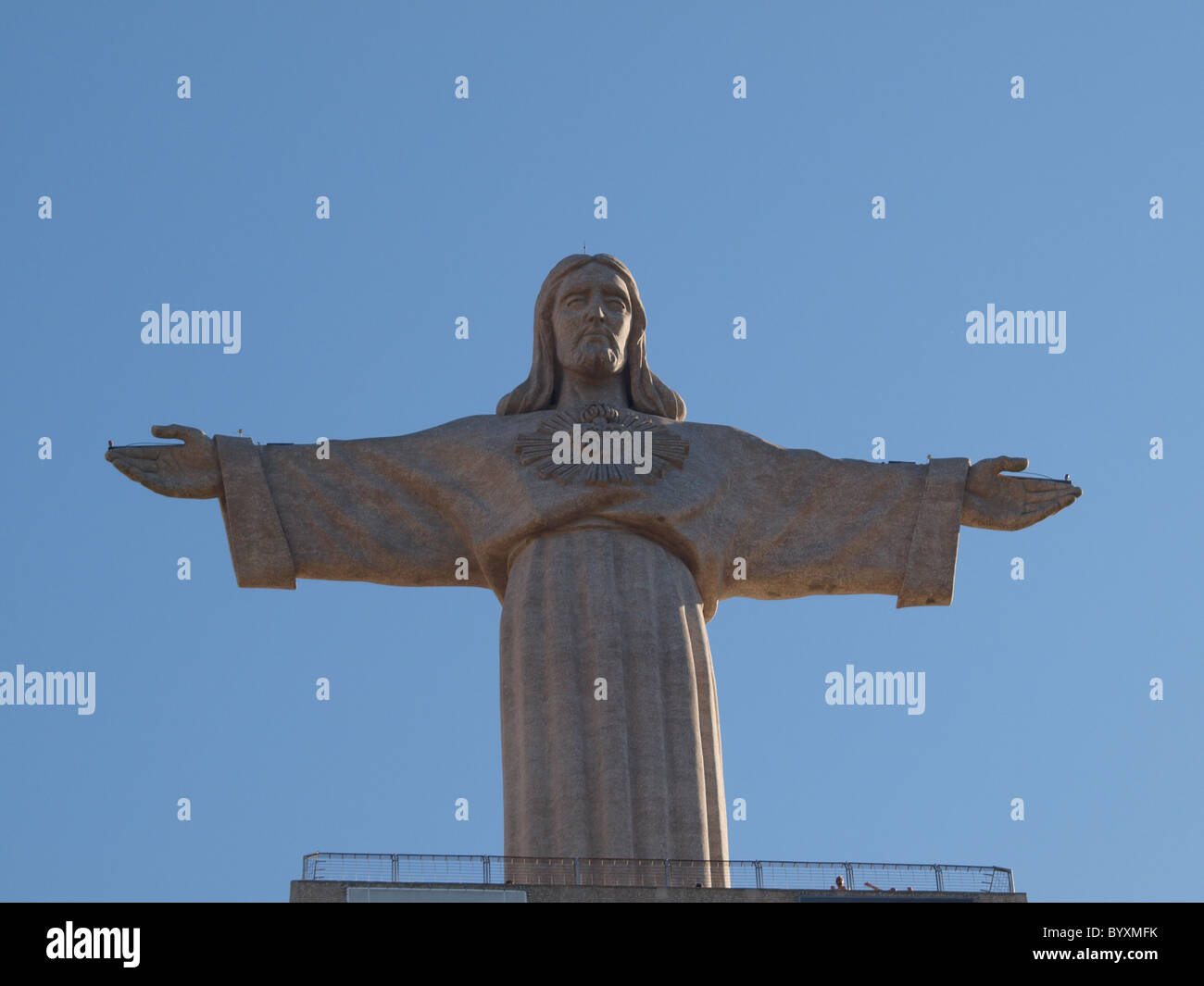 Cristo Rei statua con cielo blu Foto Stock