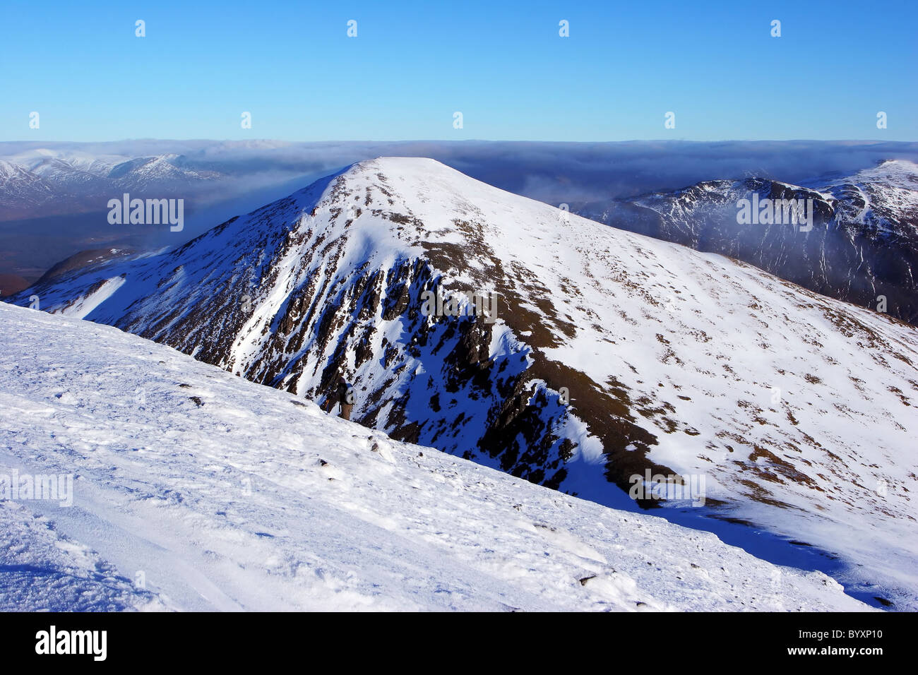 Stob un'Choire Mheadhoin visto da Stob Coire Easian. Foto Stock