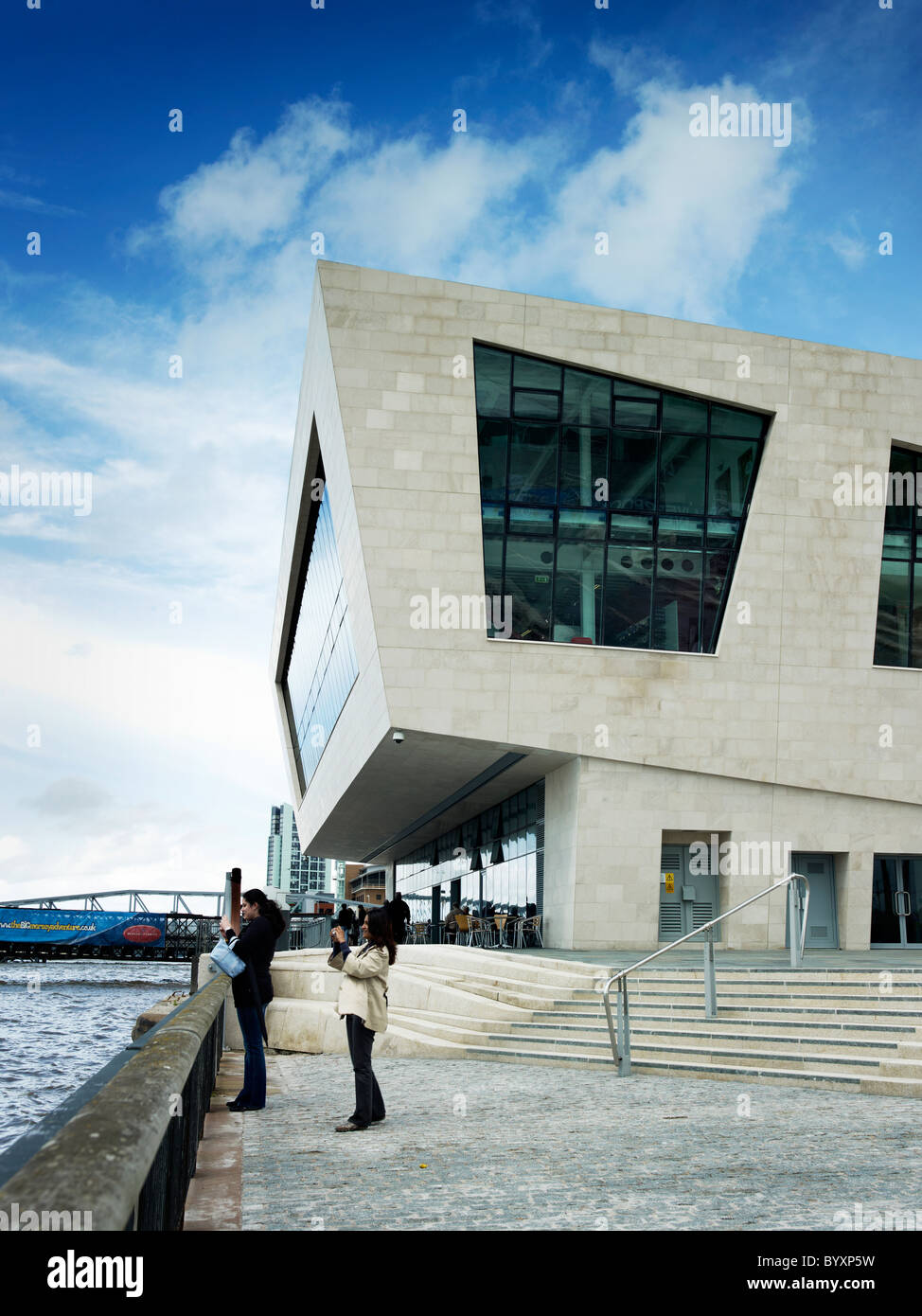 Liverpool pier head Mersey ferry terminal la riqualificazione del Liverpool anteriore acqua Foto Stock