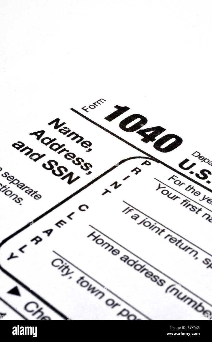 Imposta di IRS Form 1040 closeup isolati su sfondo bianco. Foto Stock