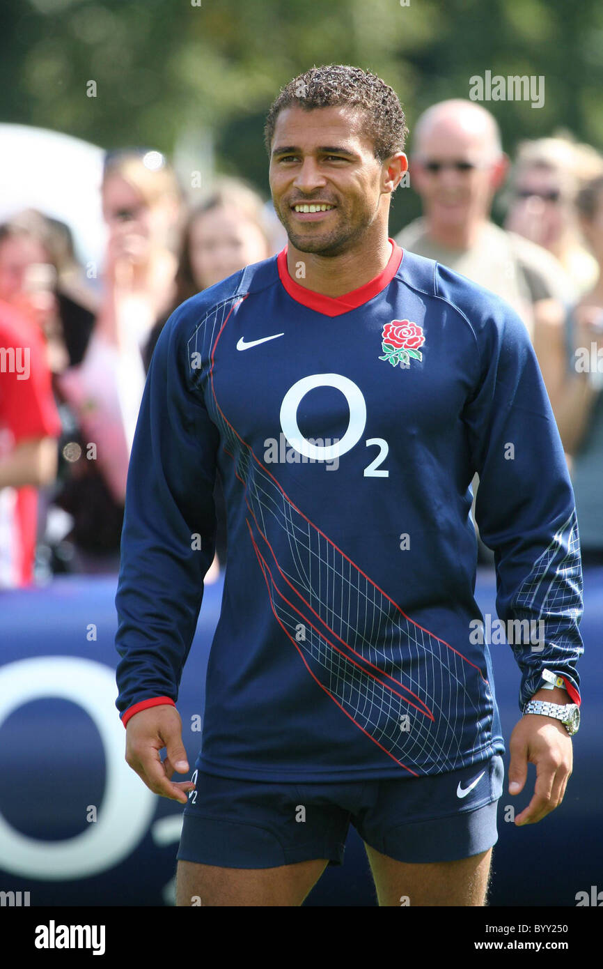 Jason Robinson O2 Scrum nel parco con l'Inghilterra di rugby a Regents Park  Londra Inghilterra - 02.09.07 Foto stock - Alamy