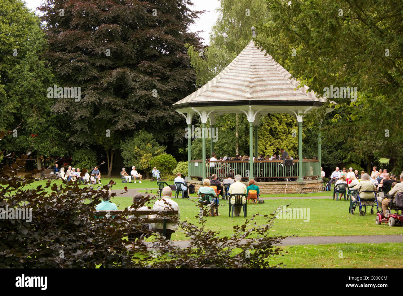 Concerto estivo in Bandstand nel parco cittadino, Melton Mowbray Foto Stock