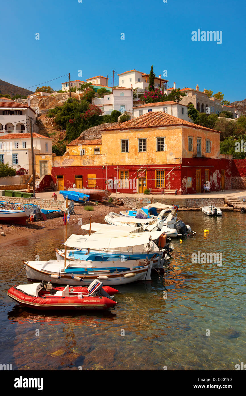 Il porto del piccolo villaggio di pescatori di Kaminia, Hydra, greco ISOLE DELL'ARGOSARONICO Foto Stock