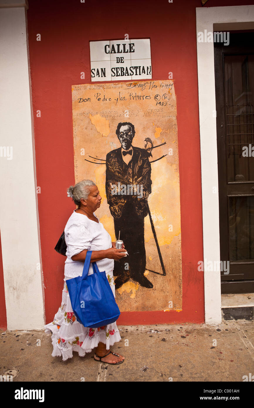 Marcatura di segno della storica zona di Calle San Sebastian Old San Juan, Puerto Rico. Foto Stock