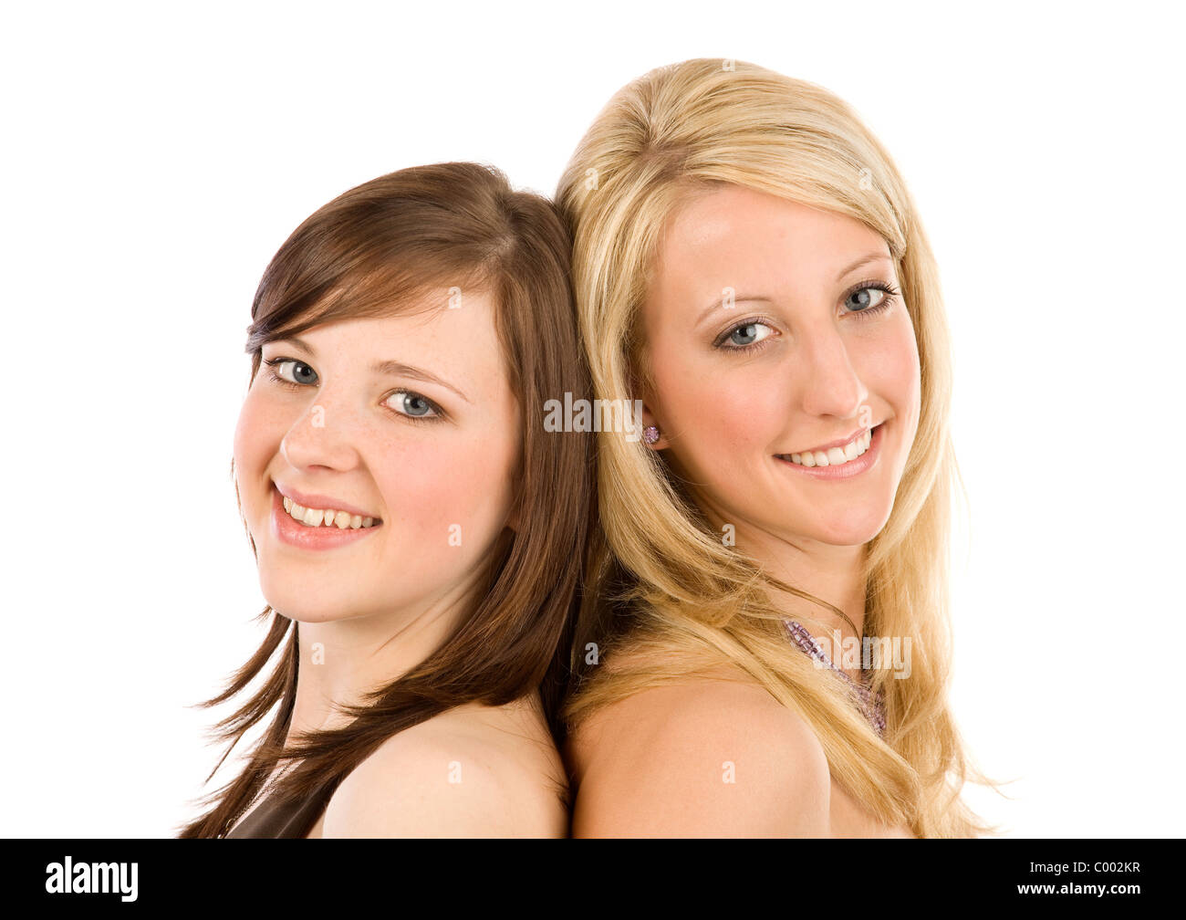 Zwei junge Frauen lächeln in die Kamera Foto Stock