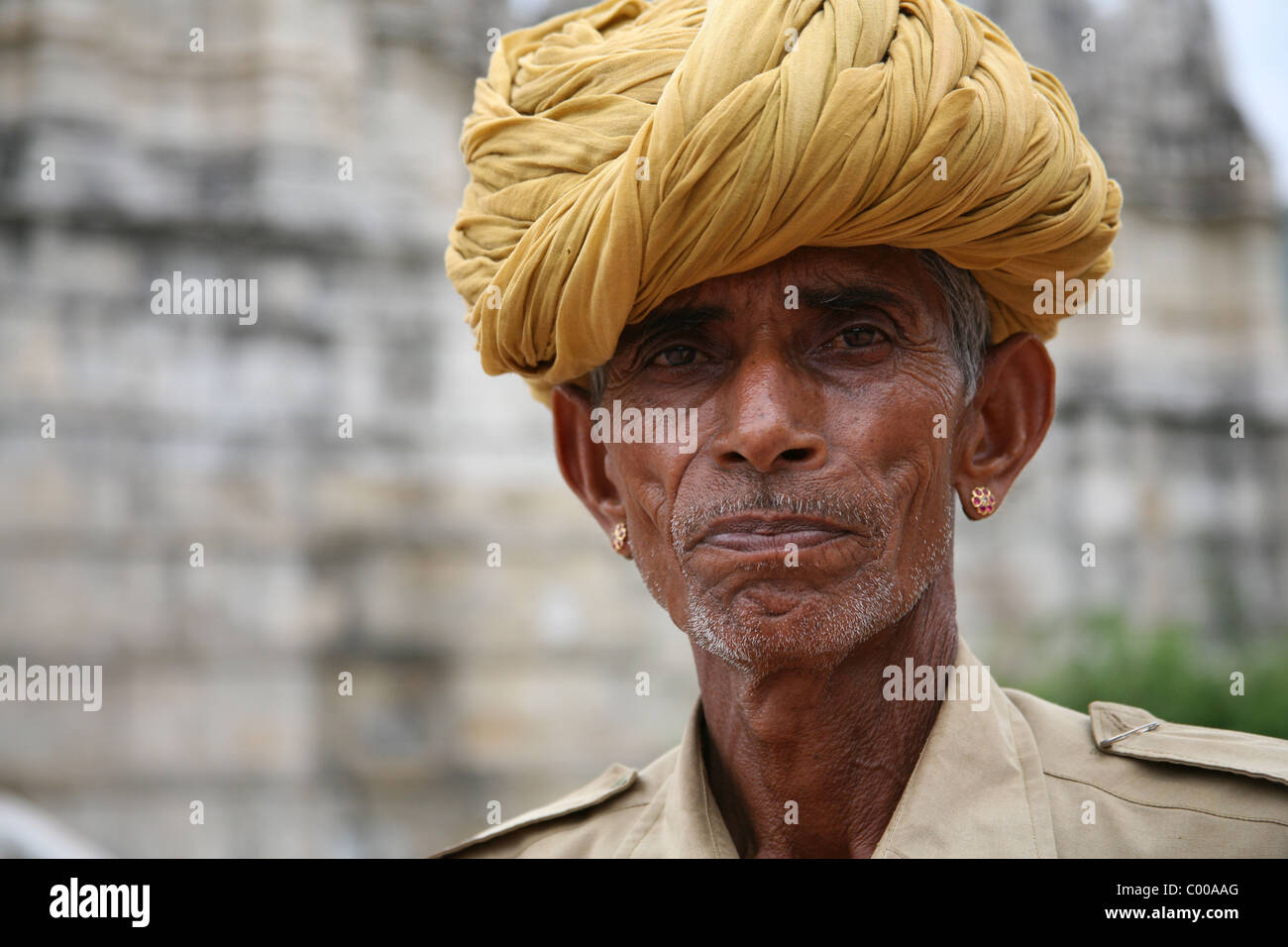 Gazzetta al di fuori del marmo di Jain Adishwar Chaumukha Mandir Tempio Ranakpur, Rajasthan Foto Stock