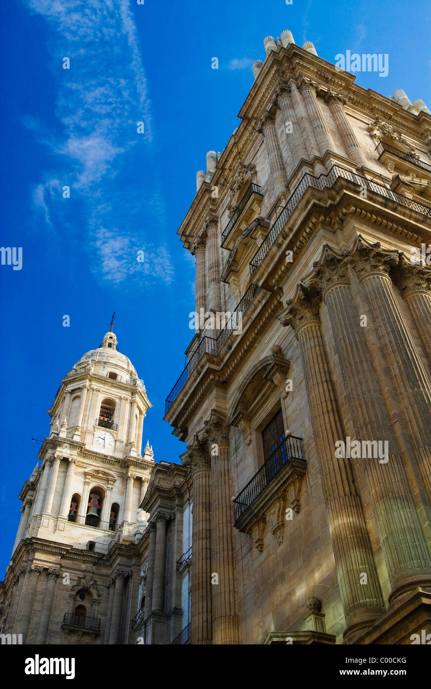 Basso angolo vista della Cattedrale di Malaga Foto Stock