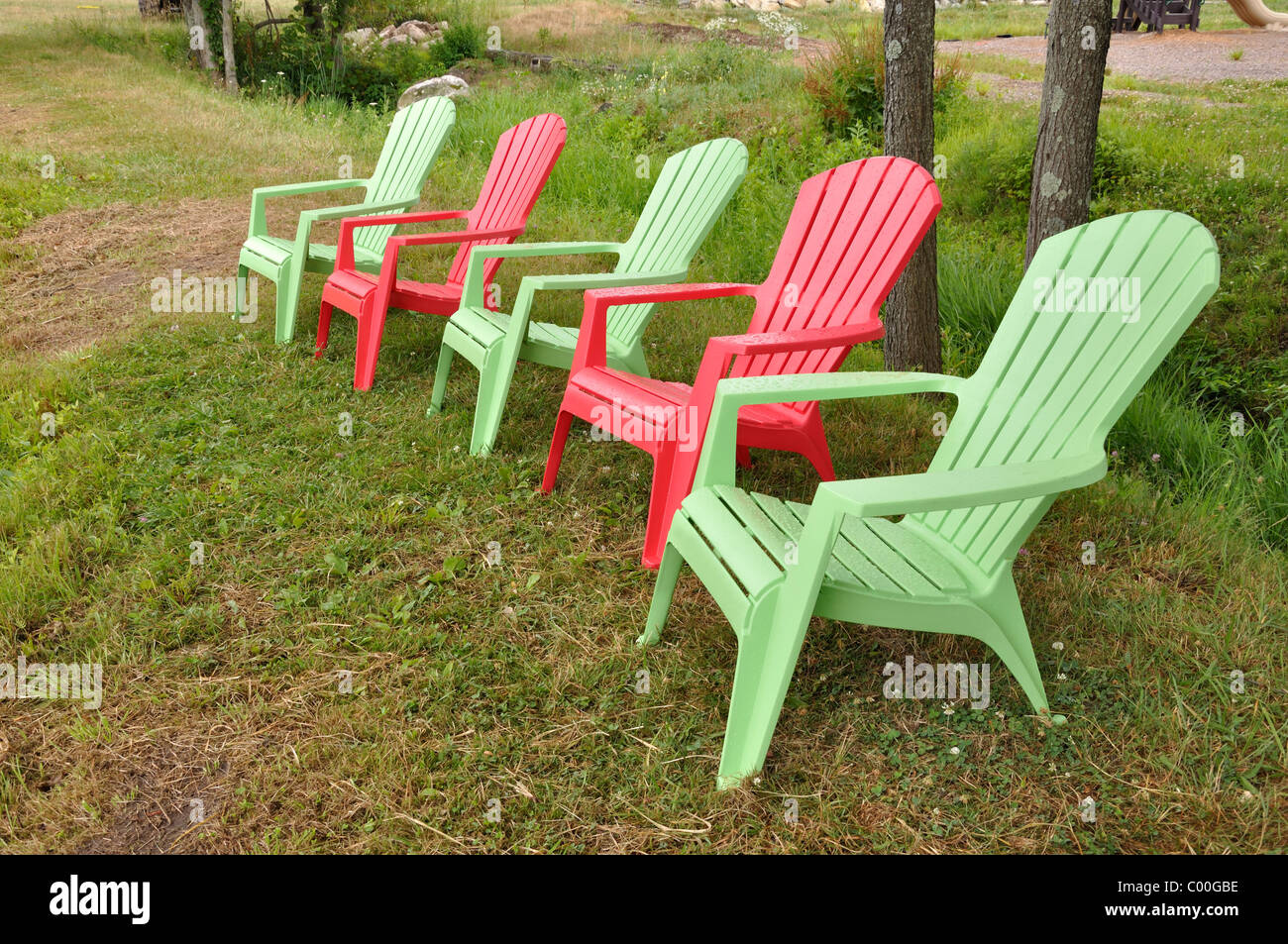 Colorate sedie sulla fattoria in Wethersfield, Connecticut, New England, STATI UNITI D'AMERICA Foto Stock