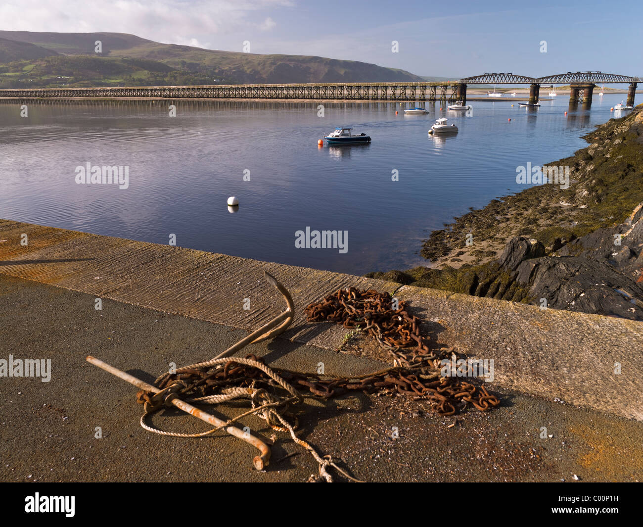 Blaenau Ffestiniog Railway Bridge (Pont Abermaw) che copre la Afon Mawddach fiume tra Morfa Mawddach e Barmouth Foto Stock