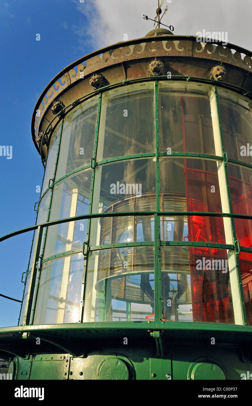 Lanterna del faro con lente di Fresnel a Lézardrieux, Bretagna Francia Foto Stock