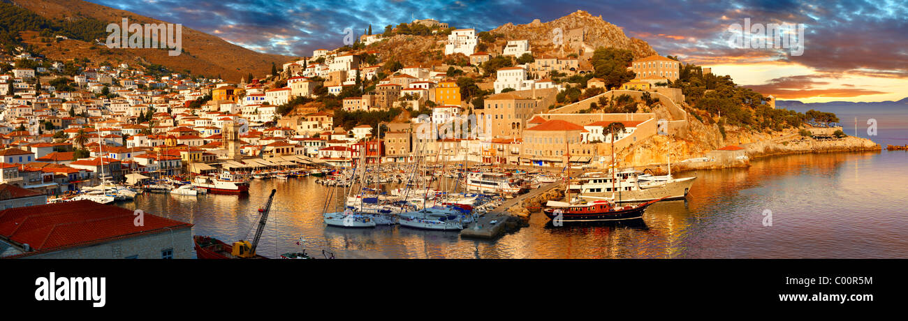 Psnoramic vista del porto storico di Hydra, greco Isole Saroniche Foto Stock