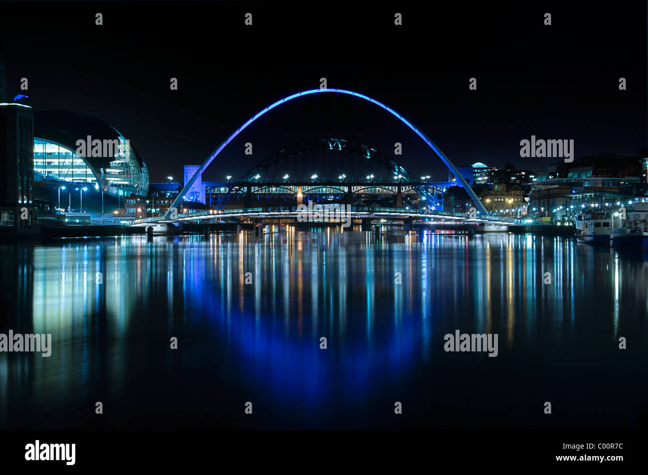 La notte fotografia di ponti sul fiume Tyne a Newcastle upon Tyne/Gateshead. Foto Stock