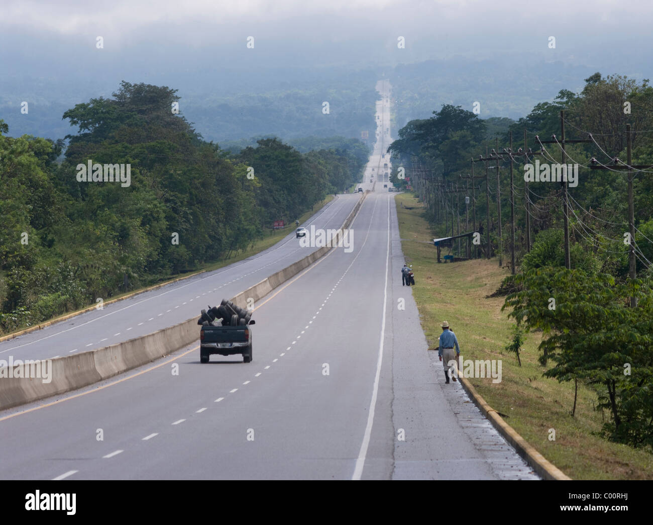 Honduras.Departament Comayagua. Strada principale asfaltata. Foto Stock