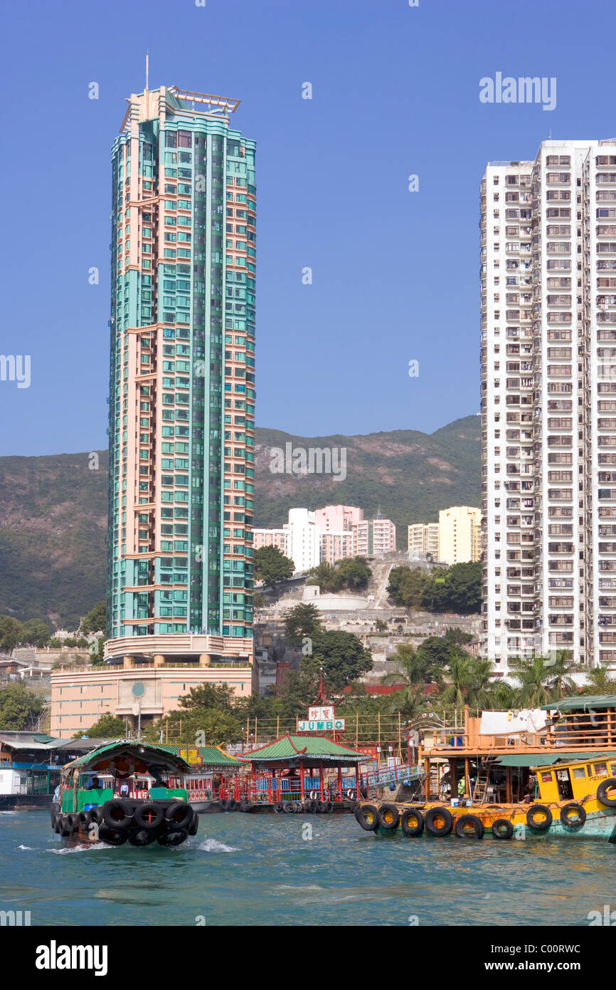 Cina, Hong kong, Aberdeen Harbour e blocchi a torre Foto Stock