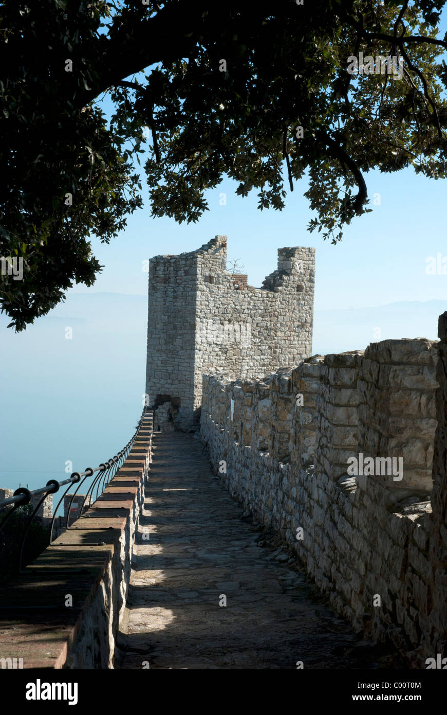 Castiglione del Lago sul lago Trasimeno - Castello medievale merlature - Umbria, Italia Foto Stock