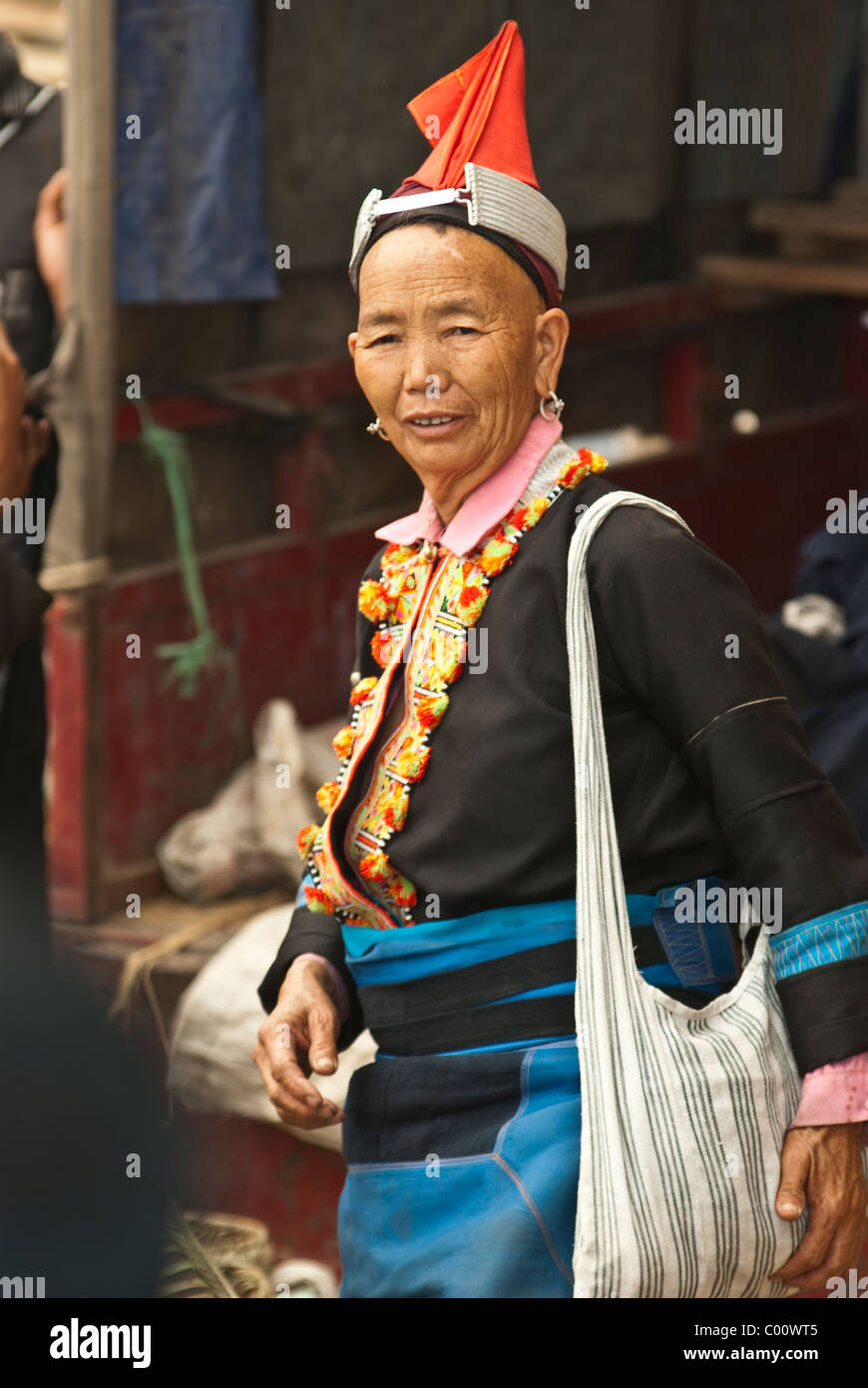 Asia, Cina Yunnan, Honghe Prefettura, Jinping. Senior Red Head Yao donna di minoranza. Foto Stock