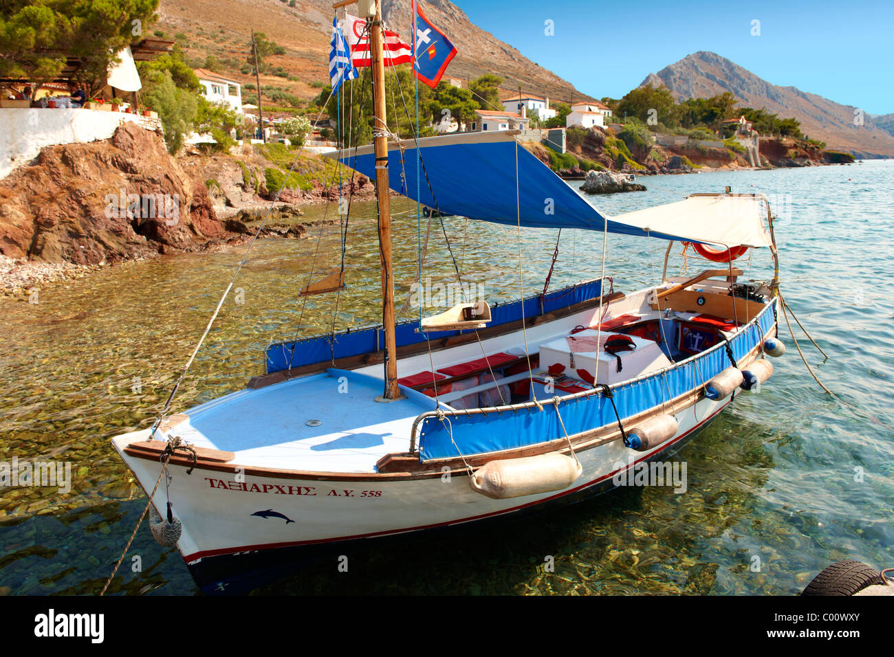 Tourist ferry boat a Vlychos, Hydra, greco isole Saroniche. Foto Stock