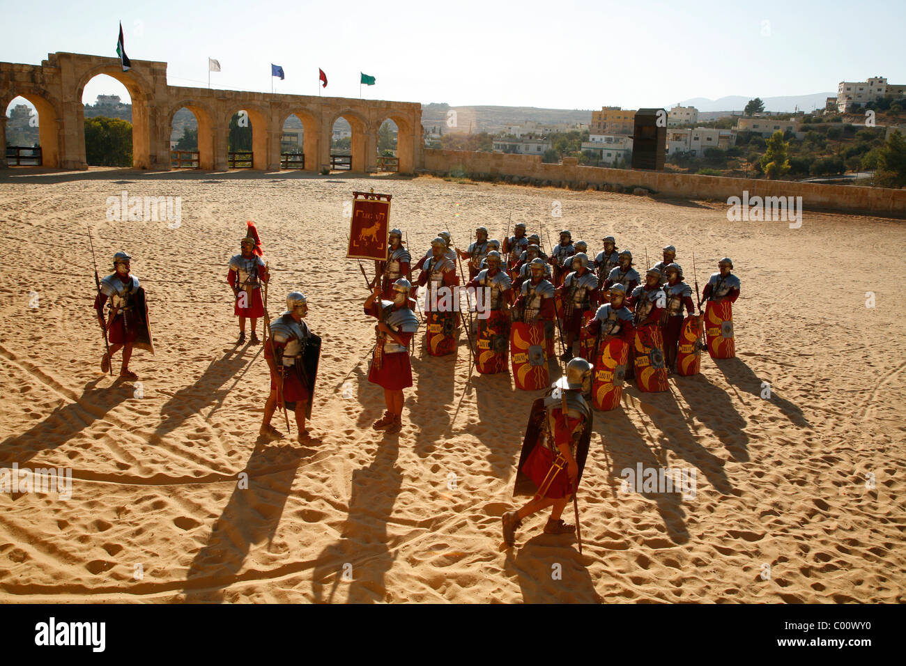 Esercito Romano show all'Ippodromo, Jerash, Giordania. Foto Stock