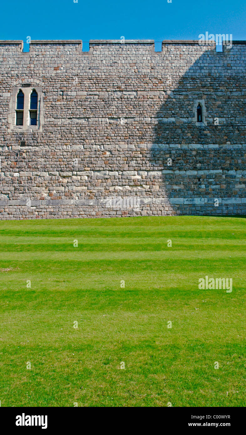 Muro di difesa del castello di Windsor Foto Stock Muro di difesa del castello di Windsor Foto Stock