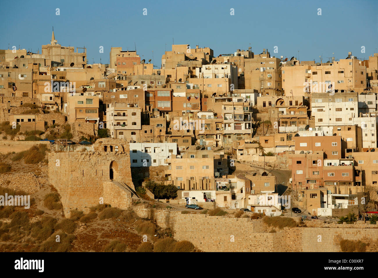 Vista sulla città vecchia di Karak, Giordania. Foto Stock