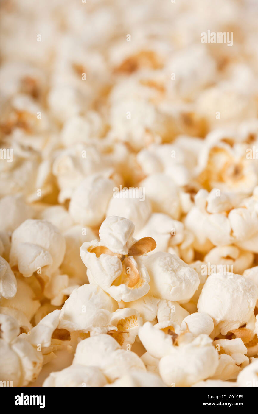 Close-up di popcorn fresco - messa a fuoco selettiva Foto Stock