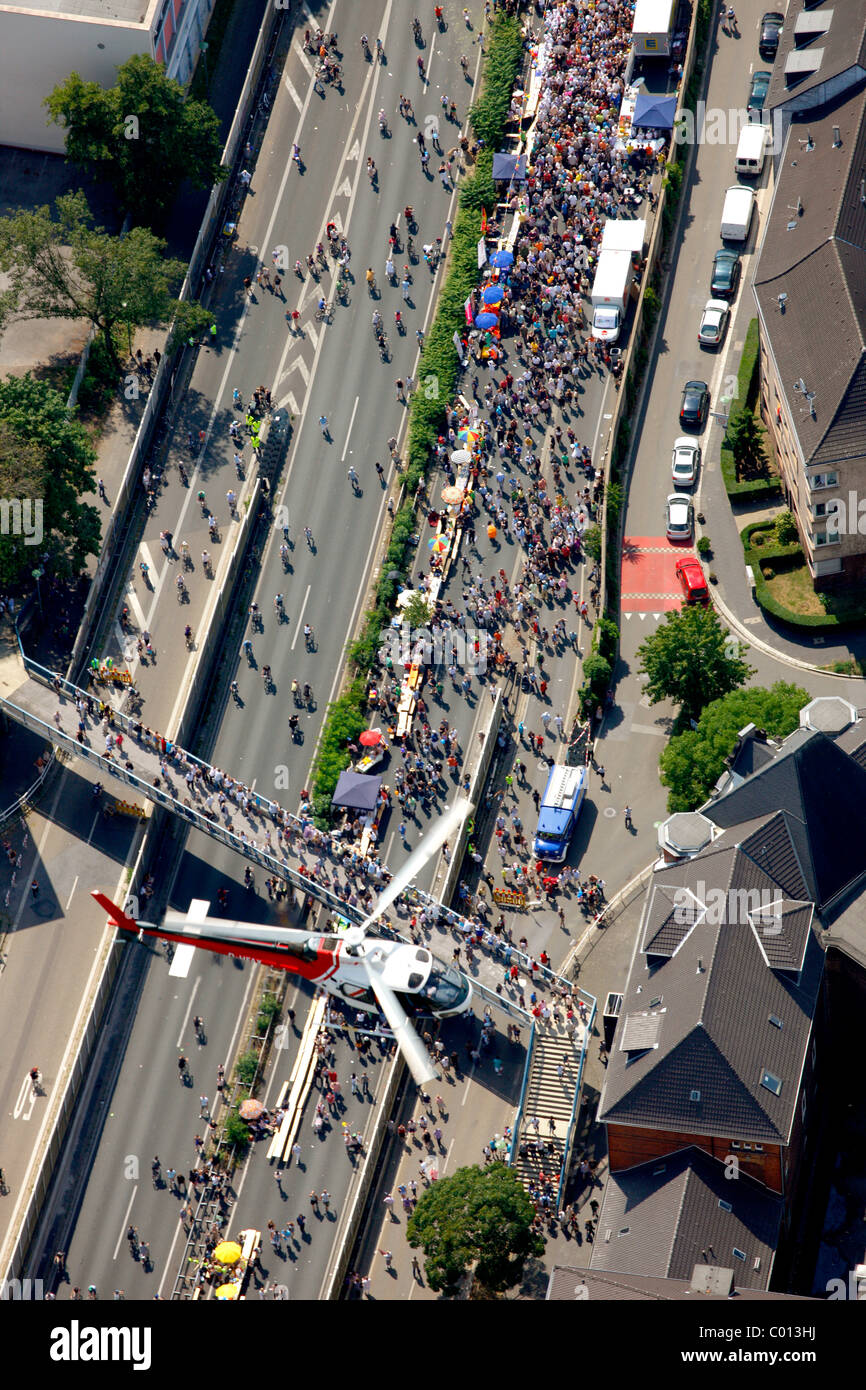 Vista aerea, RUHR.2010 Azione still-life sulla A 40, Essen, la zona della Ruhr, Renania settentrionale-Vestfalia, Germania, Europa Foto Stock