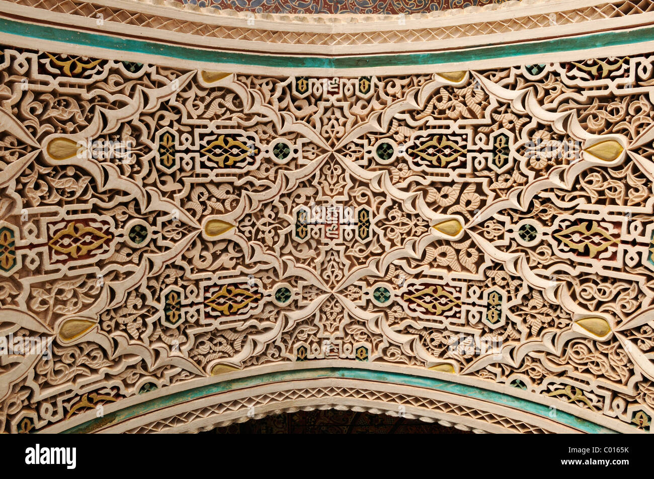 Stucco decorazione murale in El Palazzo Bahia, Medina di Marrakesh, Sito Patrimonio Mondiale dell'Unesco, Marocco, Africa del Nord Foto Stock