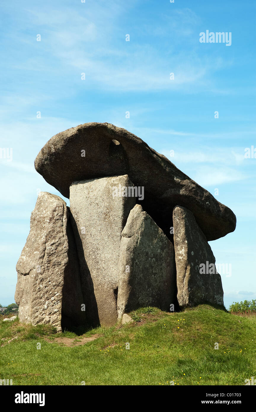 Trethevy Quoit un antica sepoltura camera vicino San Cleer in Cornwall, Regno Unito Foto Stock