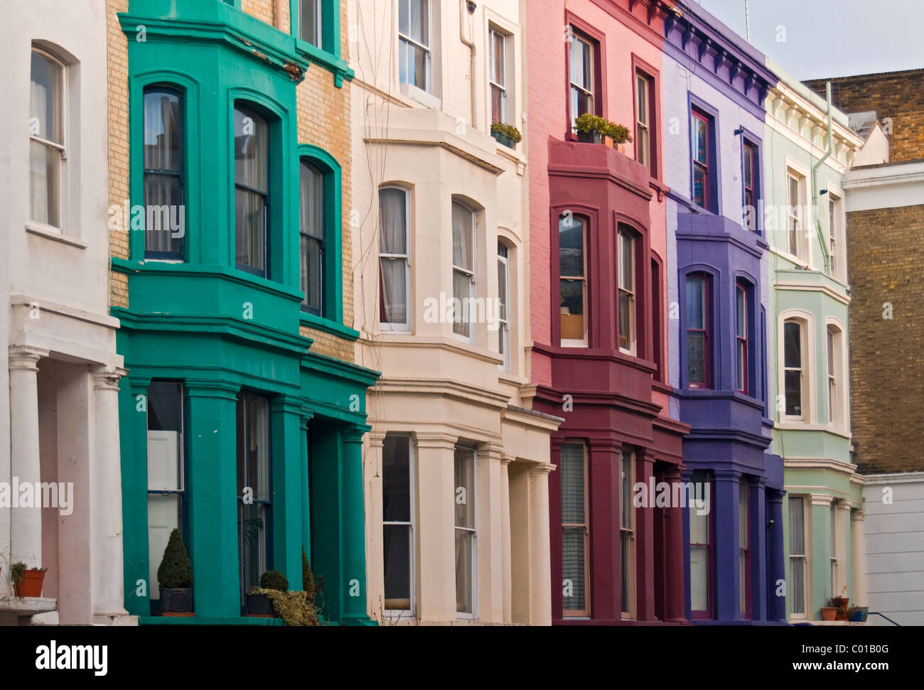 Casa colorati facciate anteriore, Lancaster Road, Portobello / Kensington, London, England, Regno Unito Foto Stock