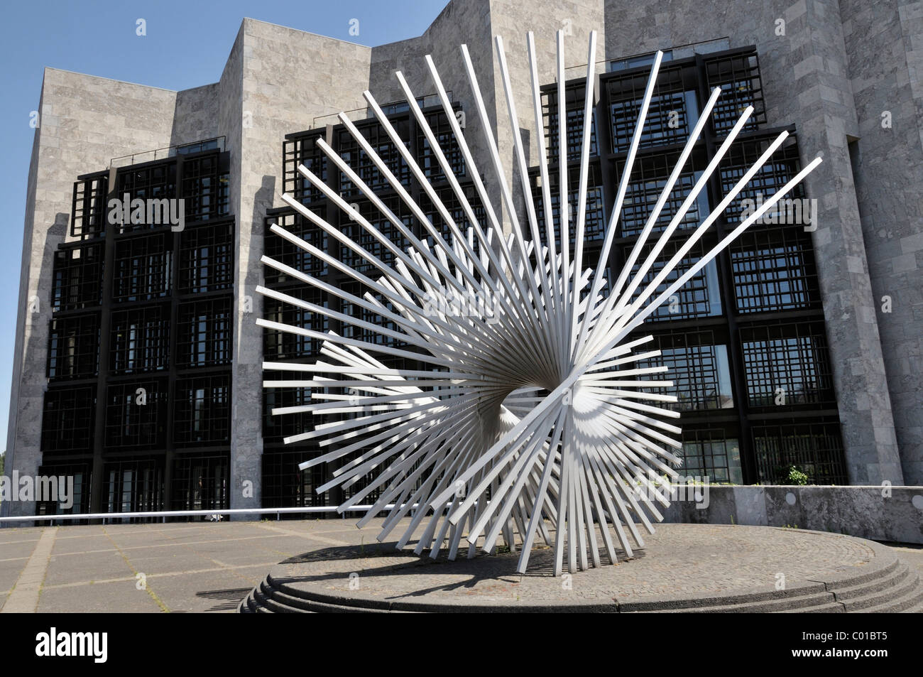 La scultura "Vitalità' dalla scultore spagnolo Andreu Alfaro su Jockel-Fuchs-Platz, Mainz, Renania-Palatinato Foto Stock
